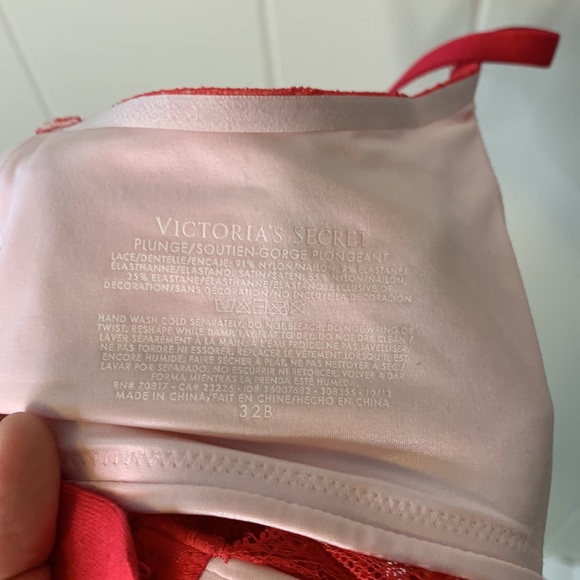 Victoria's Secret Plunge Bra Lace and Rhinestones Red Size 32B - Picture 5 of 5
